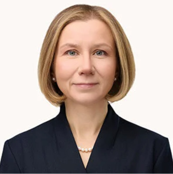 Julia Mord, CAIA